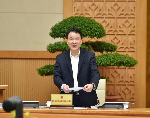 Thứ trưởng Bộ Kế hoạch và Đầu tư Trần Quốc Phương trình bày báo cáo thẩm định quy hoạch (Ảnh VGP)