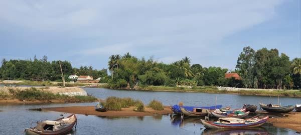Đê kè Hòa Hảo đạt &quot;kỷ lục&quot; thi công chậm tại Quảng Ngãi. Hơn 10 năm vẫn chưa xong phần kè.