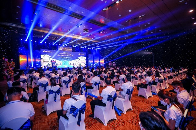 Lễ ra quân đã quy tụ hơn 300 chiến binh đến từ các đơn vị phân phối chiến lược cho thấy sức hút của dự án Salaphumy Park Residences trong thời điểm ra mắt Lễ ra quân đã quy tụ hơn 300 chiến binh đến từ các đơn vị phân phối chiến lược cho thấy sức hút của dự án Salaphumy Park Residences trong thời điểm ra mắt