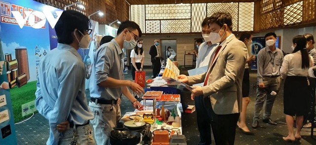 Doanh nghiệp tìm hiểu các sản phẩm công nghiệp hỗ trợ. Doanh nghiệp tìm hiểu các sản phẩm công nghiệp hỗ trợ.