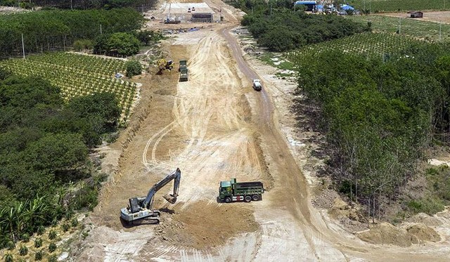 Đẩy nhanh tiến độ thực hiện các dự án hạ tầng chiến lược sẽ góp phần quan trọng phục hồi và phát triển kinh tế - xã hội. Đẩy nhanh tiến độ thực hiện các dự án hạ tầng chiến lược sẽ góp phần quan trọng phục hồi và phát triển kinh tế - xã hội.