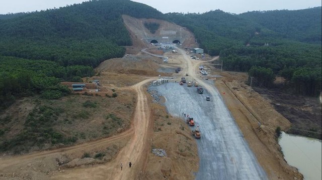 Thi công cao tốc Bắc - Nam đoạn Diễn Châu - Bãi Vọt. Thi công cao tốc Bắc - Nam đoạn Diễn Châu - Bãi Vọt.