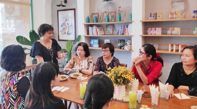 Một buổi gặp gỡ nội bộ của Hội Nữ doanh nhân TP.HCM (Nguồn: HAWEE). Một buổi gặp gỡ nội bộ của Hội Nữ doanh nhân TP.HCM (Nguồn: HAWEE).