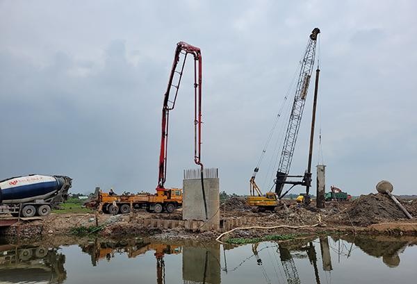 Dự án có nguy cơ chậm tiến độ nếu mặt bằng không được bàn giao sớm trong tháng 3, tháng 4 năm 2022. Ảnh: Thu Lê.