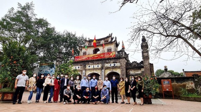 Đoàn khảo sát đền Phù Đổng Thiên Vương (Ảnh: Hồ Hạ) Đoàn khảo sát đền Phù Đổng Thiên Vương (Ảnh: Hồ Hạ)