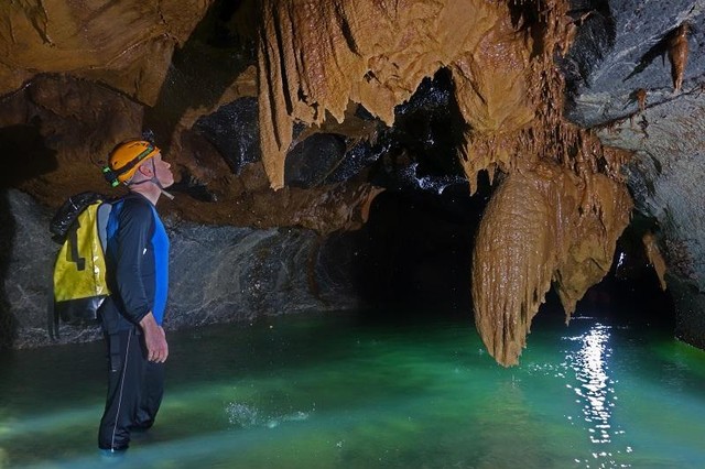 Khám phá hang động tại Quảng Bình. Ảnh: Trung tâm Xúc tiến đầu tư Quảng Bình