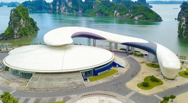 Cung Quy hoạch, Hội chợ và Triển lãm tỉnh Quảng Ninh là nơi diễn ra môn cờ vua vốn là điểm du lịch nổi tiếng tại thành phố Hạ Long. Cung Quy hoạch, Hội chợ và Triển lãm tỉnh Quảng Ninh là nơi diễn ra môn cờ vua vốn là điểm du lịch nổi tiếng tại thành phố Hạ Long.