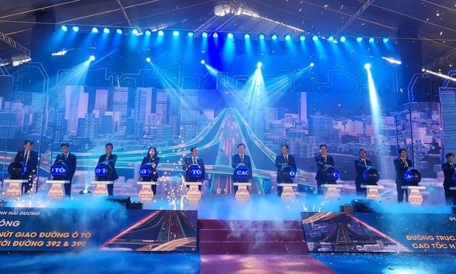 Lễ khởi công Đường trục Đông - Tây và 02 nút giao cao tốc Hà Nội - Hải Phòng. Ảnh: Thanh Sơn Lễ khởi công Đường trục Đông - Tây và 02 nút giao cao tốc Hà Nội - Hải Phòng. Ảnh: Thanh Sơn