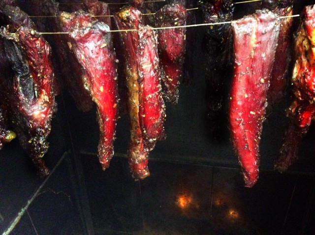 Thịt hun khói Bazana gói ghém tinh tuý của đại ngàn. Thịt hun khói Bazana gói ghém tinh tuý của đại ngàn.