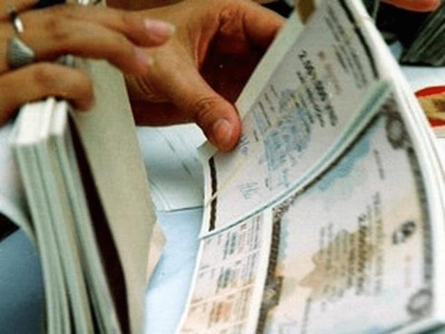 Các công ty chứng khoán cũng phải rà soát toàn bộ các trái phiếu doanh nghiệp đang được đăng ký, lưu ký về khối lượng trái phiếu đăng ký, lưu ký, tình hình thanh toán gốc, lãi, số lượng và loại hình nhà đầu tư nắm giữ trái phiếu tính đến thời điểm 15/4 Các công ty chứng khoán cũng phải rà soát toàn bộ các trái phiếu doanh nghiệp đang được đăng ký, lưu ký về khối lượng trái phiếu đăng ký, lưu ký, tình hình thanh toán gốc, lãi, số lượng và loại hình nhà đầu tư nắm giữ trái phiếu tính đến thời điểm 15/4