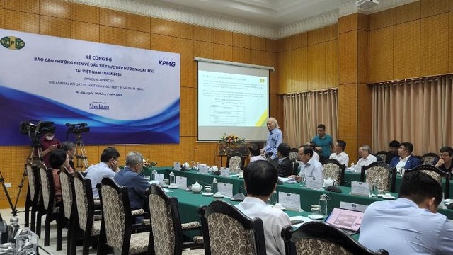 Việt Nam là nước tiếp nhận nguồn vốn FDI lớn thứ ba trong khu vực và là một trong số các nước ASEAN .