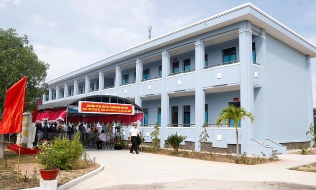 Nhà ở, làm việc Đại đội thông tin Lữ đoàn 957 gồm 2 tầng với 11 phòng diện tích sàn 830m2 đã được đưa vào sử dụng Nhà ở, làm việc Đại đội thông tin Lữ đoàn 957 gồm 2 tầng với 11 phòng diện tích sàn 830m2 đã được đưa vào sử dụng