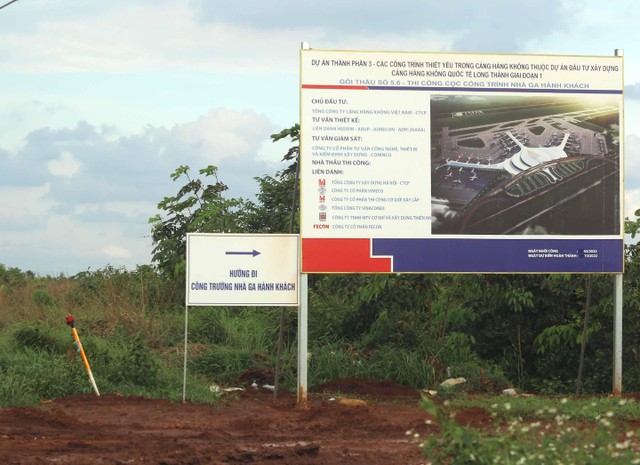 Trong giai đoạn 1, trên diện tích 1.810 ha, sân bay Long Thành được đầu tư xây dựng 1 đường băng, 1 nhà ga hành khách cùng các hạng mục phụ trợ đồng bộ với công suất 25 triệu hành khách/năm, 1,2 triệu tấn hàng hóa/năm. Ảnh: Lê Toàn Trong giai đoạn 1, trên diện tích 1.810 ha, sân bay Long Thành được đầu tư xây dựng 1 đường băng, 1 nhà ga hành khách cùng các hạng mục phụ trợ đồng bộ với công suất 25 triệu hành khách/năm, 1,2 triệu tấn hàng hóa/năm. Ảnh: Lê Toàn