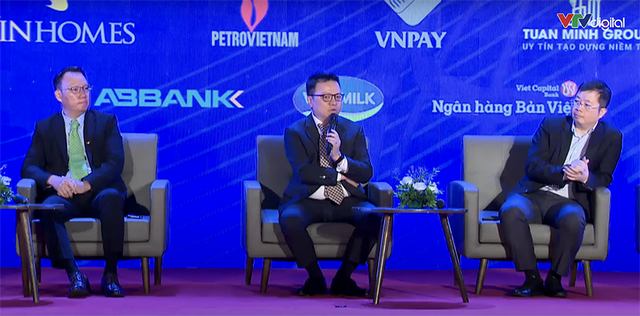 Nhà báo Lê Quốc Minh nhận định, xu thế thế giới là các báo bắt tay nhau, lượng người dùng sẽ đủ lớn để kinh doanh nội dung. Nhà báo Lê Quốc Minh nhận định, xu thế thế giới là các báo bắt tay nhau, lượng người dùng sẽ đủ lớn để kinh doanh nội dung.