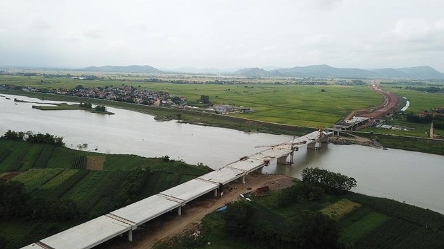 Thi công cao tốc Bắc - Nam đoạn Mai Sơn - Quốc lộ 45. Thi công cao tốc Bắc - Nam đoạn Mai Sơn - Quốc lộ 45.