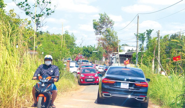 Sốt đất ở huyện Hớn Quản diễn ra vào cuối tháng 3/2021. Ảnh: Trọng Tín