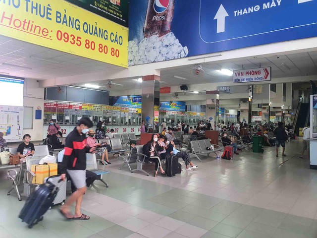 Mỗi ngày, tại bến xe Miền Đông cũ có 12.886 hành khách và 781 lượt xe xuất bến. Theo thống kê trong thời gian từ ngày 1 đến ngày 12/6/2022. Mỗi ngày, tại bến xe Miền Đông cũ có 12.886 hành khách và 781 lượt xe xuất bến. Theo thống kê trong thời gian từ ngày 1 đến ngày 12/6/2022.