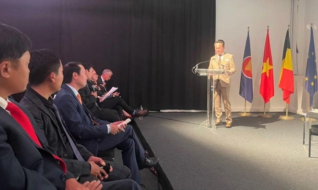 Ông Đặng Hồng Anh, Chủ tịch Hội Doanh nhân trẻ Việt Nam phát biểu tại Diễn đàn Ông Đặng Hồng Anh, Chủ tịch Hội Doanh nhân trẻ Việt Nam phát biểu tại Diễn đàn