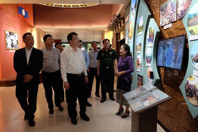 Thứ trưởng Trần Quốc Phương viếng thăm Khu lưu niệm Chủ tịch Hồ Chí Minh Thứ trưởng Trần Quốc Phương viếng thăm Khu lưu niệm Chủ tịch Hồ Chí Minh