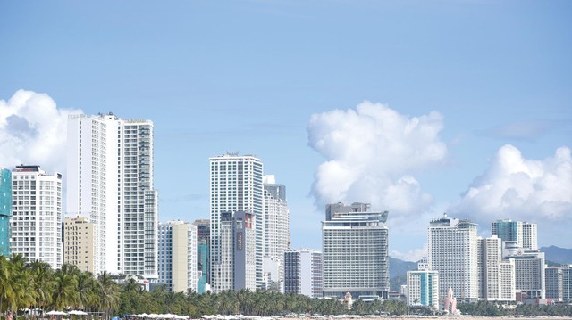 Áp giá thị trường sẽ làm giảm căng thẳng từ đất đai. Ảnh: Dũng Minh Áp giá thị trường sẽ làm giảm căng thẳng từ đất đai. Ảnh: Dũng Minh