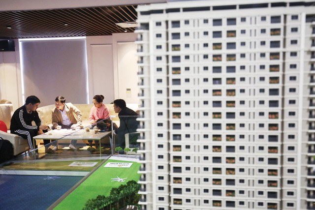 Người mua nhà vẫn khó tiếp cận vốn vay. Ảnh: Dũng Minh Người mua nhà vẫn khó tiếp cận vốn vay. Ảnh: Dũng Minh