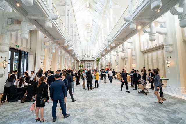 Triển lãm tranh phác họa đặc quyền thượng lưu của cư dân Đảo Ánh Dương - Sunneva Island Triển lãm tranh phác họa đặc quyền thượng lưu của cư dân Đảo Ánh Dương - Sunneva Island