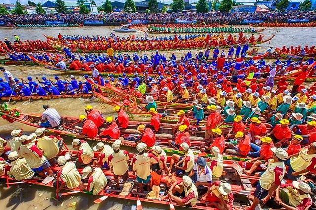 Lễ hội Đua ghe Ngo của người Khmer Sóc Trăng là một trong những di sản văn hóa phi vật thể quốc gia Lễ hội Đua ghe Ngo của người Khmer Sóc Trăng là một trong những di sản văn hóa phi vật thể quốc gia