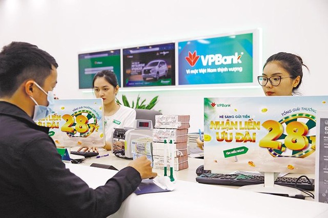 Các ngân hàng cố gắng để mặt bằng lãi suất cho vay không quá cao, hỗ trợ doanh nghiệp cũng là để bảo vệ sự an toàn của chính mình. Ảnh: Đức Thanh Các ngân hàng cố gắng để mặt bằng lãi suất cho vay không quá cao, hỗ trợ doanh nghiệp cũng là để bảo vệ sự an toàn của chính mình. Ảnh: Đức Thanh