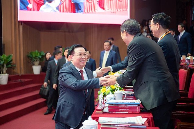 Chủ tịch Quốc hội Vương Đình Huệ và các đại biểu tham dự Hội thảo.