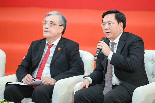 Thứ trưởng Trần Duy Đông tham gia thảo luận. Thứ trưởng Trần Duy Đông tham gia thảo luận.