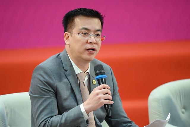 Tổng giám đốc Truyền hình Quốc hội Lê Quang Minh điều hành phần thảo luận. Tổng giám đốc Truyền hình Quốc hội Lê Quang Minh điều hành phần thảo luận.