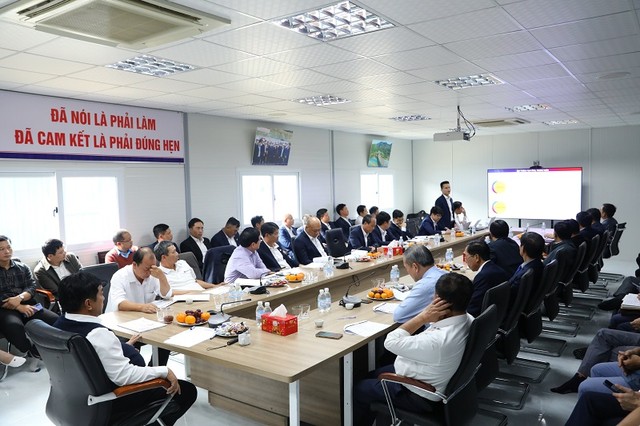 Tập đoàn Đèo Cả quyết tâm triển khai Dự án thành phần cao tốc Bắc – Nam giai đoạn 2, đoạn Quảng Ngãi - Hoài Nhơn theo đúng tinh thần chỉ đạo của Thủ tướng Phạm Minh Chính: “đã nói là phải làm, đã cam kết là phải thực hiện”. Tập đoàn Đèo Cả quyết tâm triển khai Dự án thành phần cao tốc Bắc – Nam giai đoạn 2, đoạn Quảng Ngãi - Hoài Nhơn theo đúng tinh thần chỉ đạo của Thủ tướng Phạm Minh Chính: “đã nói là phải làm, đã cam kết là phải thực hiện”.