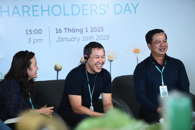 Ông Bolat Duisenov (trái) - Chủ tịch HĐQT Coteccons và ông Võ Hoàng Lâm (phải) - CEO Coteccons Ông Bolat Duisenov (trái) - Chủ tịch HĐQT Coteccons và ông Võ Hoàng Lâm (phải) - CEO Coteccons