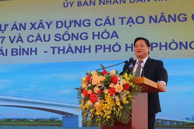 Chủ tịch UBND tỉnh Thái Bình Nguyễn Khắc Thận phát biểu tại buổi lễ. Chủ tịch UBND tỉnh Thái Bình Nguyễn Khắc Thận phát biểu tại buổi lễ.