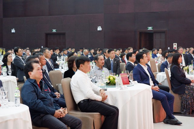 Các doanh nghiệp, doanh nhân tham dự sự kiện "Đà Nẵng gặp mặt doanh nghiệp đầu Xuân". Các doanh nghiệp, doanh nhân tham dự sự kiện "Đà Nẵng gặp mặt doanh nghiệp đầu Xuân".