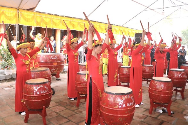 Màn biểu diễn trống hội tại lễ khai mạc Màn biểu diễn trống hội tại lễ khai mạc