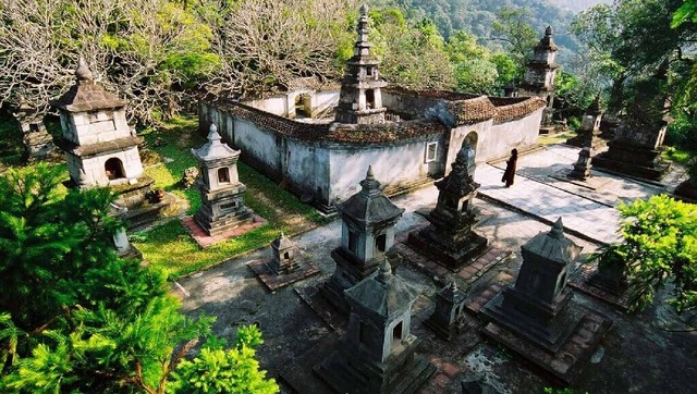 Vườn Tháp thuộc Quần thể di tích lịch sử và danh thắng Yên Tử.