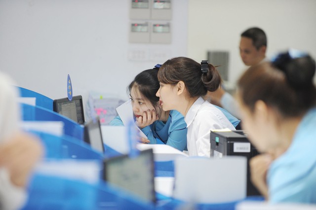 Nhân sự của các ngành nghề, bao gồm ngân hàng, ngày càng đòi hỏi phải đa năng. Ảnh: Dũng Minh Nhân sự của các ngành nghề, bao gồm ngân hàng, ngày càng đòi hỏi phải đa năng. Ảnh: Dũng Minh