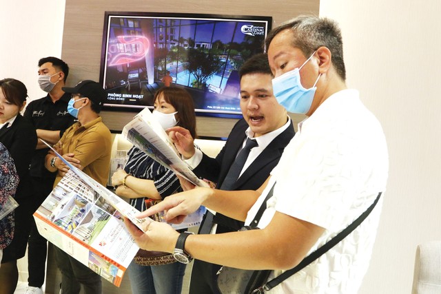 Lãi vay vẫn neo cao là rào cản người mua nhà. Ảnh: Lê Toàn