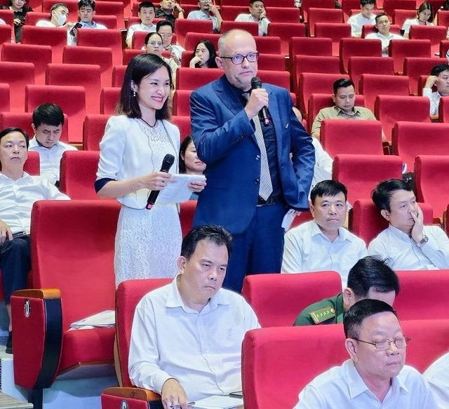 Ông Koen Soenens, Giám đốc Kinh doanh & Marketing Tổ hợp KCN DEEP C nêu ý kiến tại Hội nghị. Ảnh: Thanh Sơn Ông Koen Soenens, Giám đốc Kinh doanh & Marketing Tổ hợp KCN DEEP C nêu ý kiến tại Hội nghị. Ảnh: Thanh Sơn