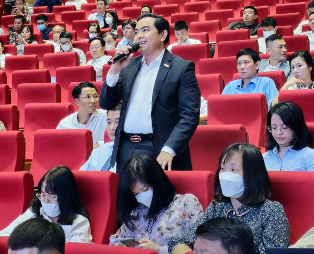 Ông Nguyễn Văn Nhân, Tổng giám đốc Công ty cổ phần Đô thị AMATA Hạ Long đóng góp ý kiến tại hội nghị. Ảnh: Thanh Sơn Ông Nguyễn Văn Nhân, Tổng giám đốc Công ty cổ phần Đô thị AMATA Hạ Long đóng góp ý kiến tại hội nghị. Ảnh: Thanh Sơn