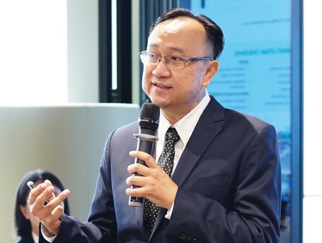 Ông Charles Chong, Giám đốc Sembcorp tại Việt Nam Ông Charles Chong, Giám đốc Sembcorp tại Việt Nam