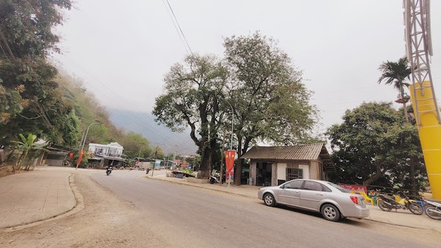 Một đoạn Quốc lộ 15 qua huyện Mai Châu - Hòa Bình. Một đoạn Quốc lộ 15 qua huyện Mai Châu - Hòa Bình.