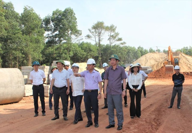 Phó chủ tịch Hồ An Phong cùng đoàn công tác kiểm tra thực địa, nắm bắt tình hình triển khai, tháo gỡ khó khăn, đẩy nhanh tiến độ các dự án đầu tư công trên địa bàn Phó chủ tịch Hồ An Phong cùng đoàn công tác kiểm tra thực địa, nắm bắt tình hình triển khai, tháo gỡ khó khăn, đẩy nhanh tiến độ các dự án đầu tư công trên địa bàn