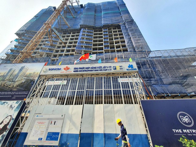 Khu phức hợp Sóng Việt là một trong hàng trăm dự án tại TP.HCM đang chờ gỡ vướng. Ảnh: Lê Toàn Khu phức hợp Sóng Việt là một trong hàng trăm dự án tại TP.HCM đang chờ gỡ vướng. Ảnh: Lê Toàn