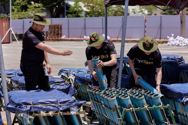 Đội pháo hoa Phần Lan sẽ trình diễn trong đêm khai mạc Lễ hội pháo hoa quốc tế Đà Nẵng. Đội pháo hoa Phần Lan sẽ trình diễn trong đêm khai mạc Lễ hội pháo hoa quốc tế Đà Nẵng.