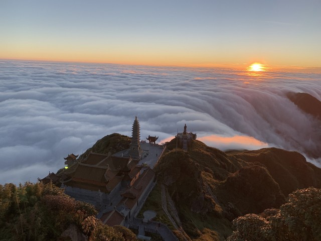 Chinh phục đỉnh Fansipan là trải nghiệm không thể bỏ qua của du khách khi tới Sa Pa. Chinh phục đỉnh Fansipan là trải nghiệm không thể bỏ qua của du khách khi tới Sa Pa.