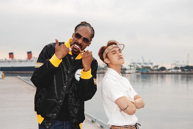 Sơn Tùng M-TP hợp tác cùng rapper Snoop Dogg trong MV “Hãy Trao Cho Anh” phát hành năm 2019. Sơn Tùng M-TP hợp tác cùng rapper Snoop Dogg trong MV “Hãy Trao Cho Anh” phát hành năm 2019.