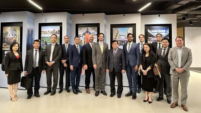 Bộ trưởng làm việc với Tổ chức Phát triển kinh tế New York (NYCEDC). Hai bên đã trao đổi về kinh nghiệm và khả năng hợp tác trong đổi mới sáng tạo, nghiên cứu và phát triển công nghệ và phát triển hệ sinh thái doanh nghiệp khởi nghiệp.