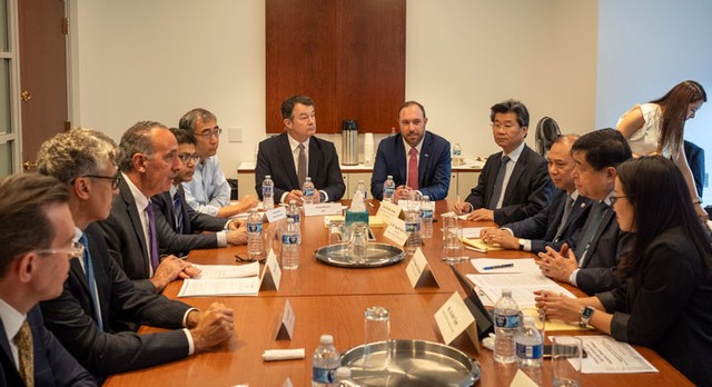 Bộ trưởng làm việc với Hội đồng Doanh nghiệp thúc đẩy hiểu biết quốc tế (BCIU). Tại buổi làm việc, Bộ trưởng đã tiếp các doanh nghiệp, tập đoàn lớn là thành viên của BCIU (Tập đoàn AES, TIAA, CitiGroup, Mitsubishi Châu Mỹ, Davidson Kempsẻr Capital Management, S&amp;P Global,…). Các tập đoàn đều rất quan tâm, tin tưởng vào môi trường đầu tư kinh doanh của Việt Nam và cam kết sẽ tiếp tục mở rộng đầu tư vào Việt thời gian tới.